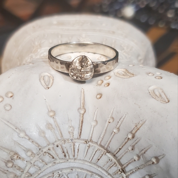 Vintage unique 925 Sterling stamped ring with hammered finish size 8 - Picture 5 of 6